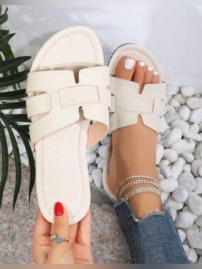 Women’s Cream Open-Toe Slide Sandals Leather Feel, Size 9 Like New Shein